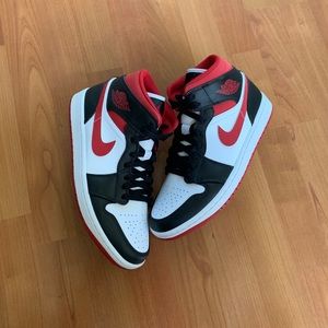 Jordan 1 Mid Gym Red
